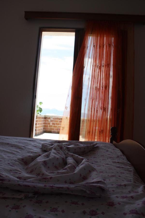 Guesthouse Benardo Sarande Exterior photo