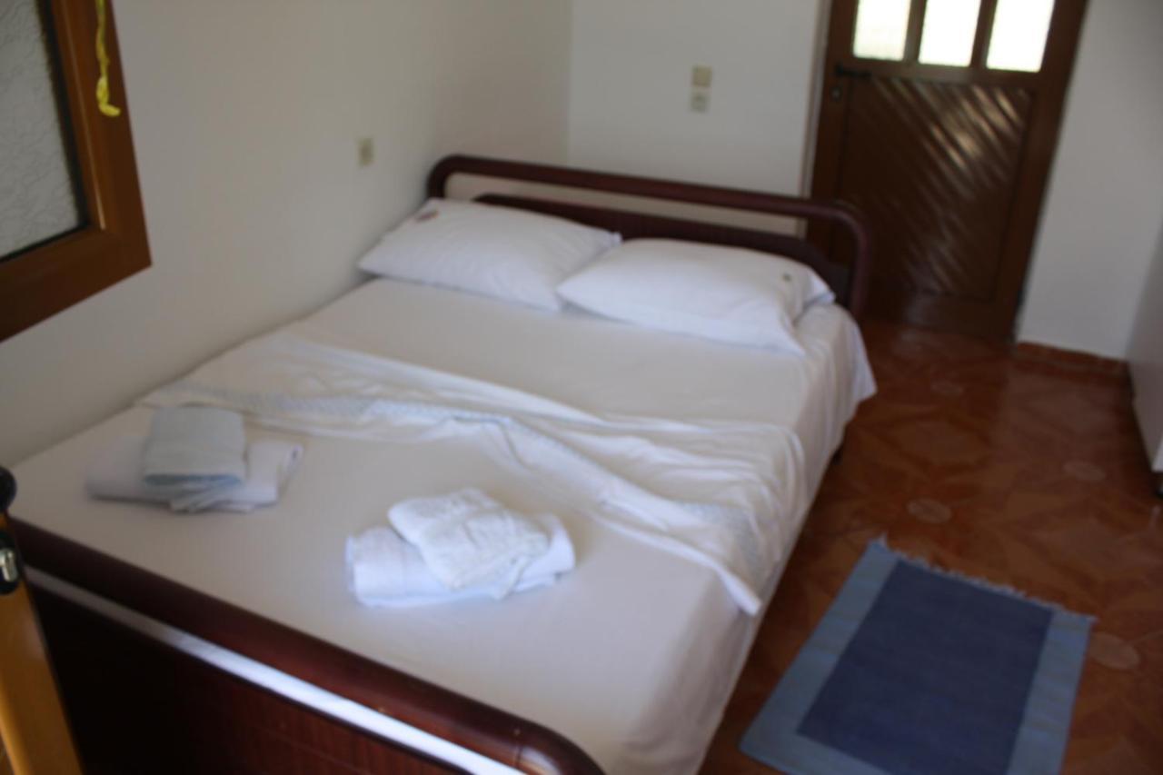 Guesthouse Benardo Sarande Exterior photo